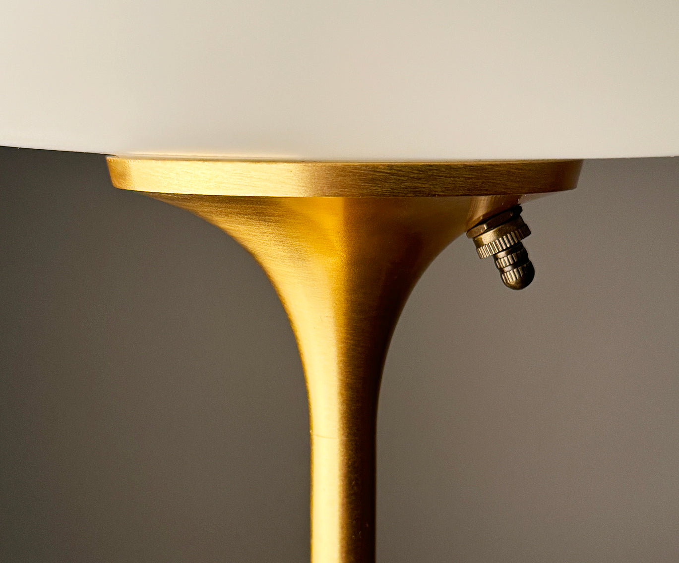 Short Stemlite Table Lamp in Brushed Brass