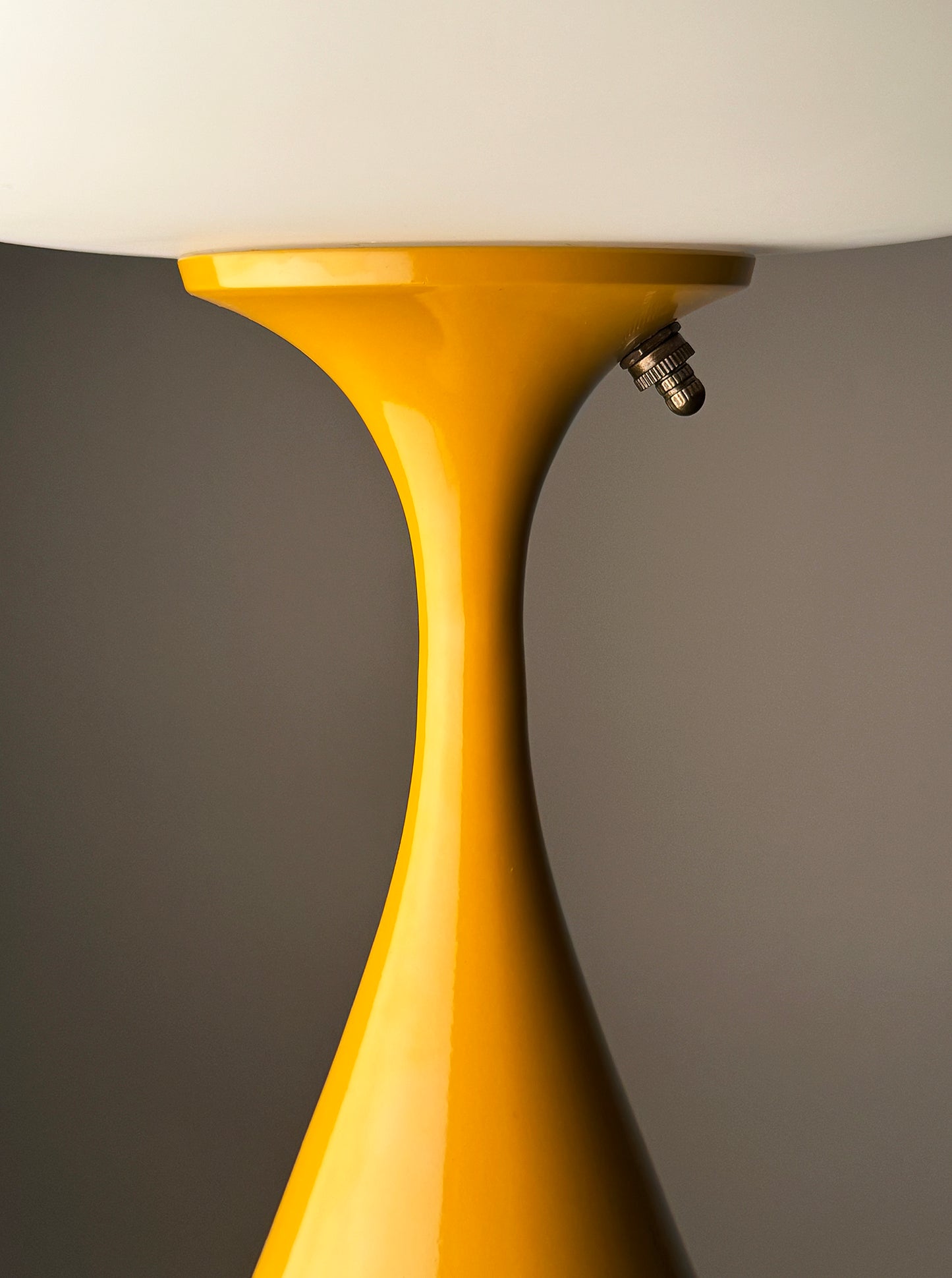 Flared Stemlite Table Lamp in Butterscotch Yellow